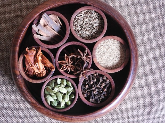Spices used to make curry powder