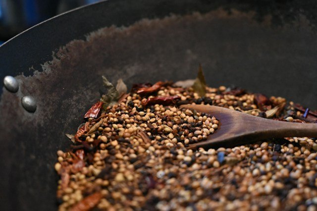 Making Roasted Curry Powder